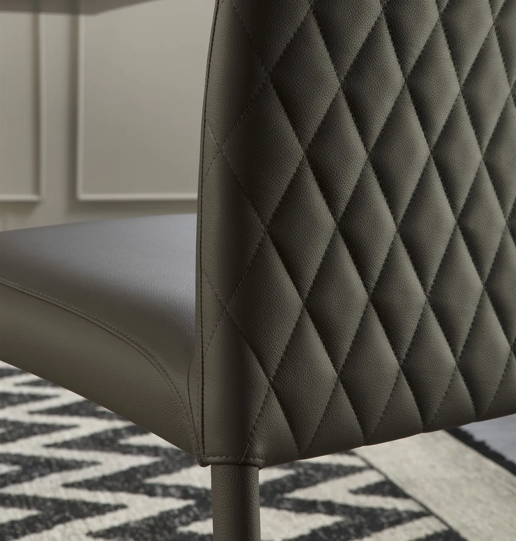 Charm Élite Chair