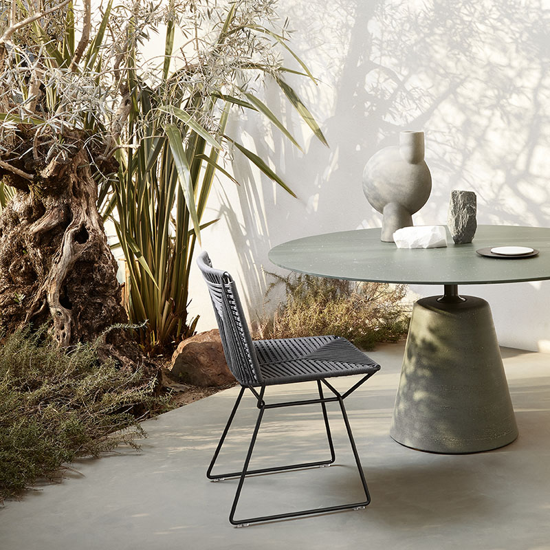 Rock Italian Indoor / Outdoor Table ☞ Structure: Cement Anthracite X081 ☞ Top: Matt Lacquered Graphite Grey X082 ☞ Dimensions: Ø 140 cm