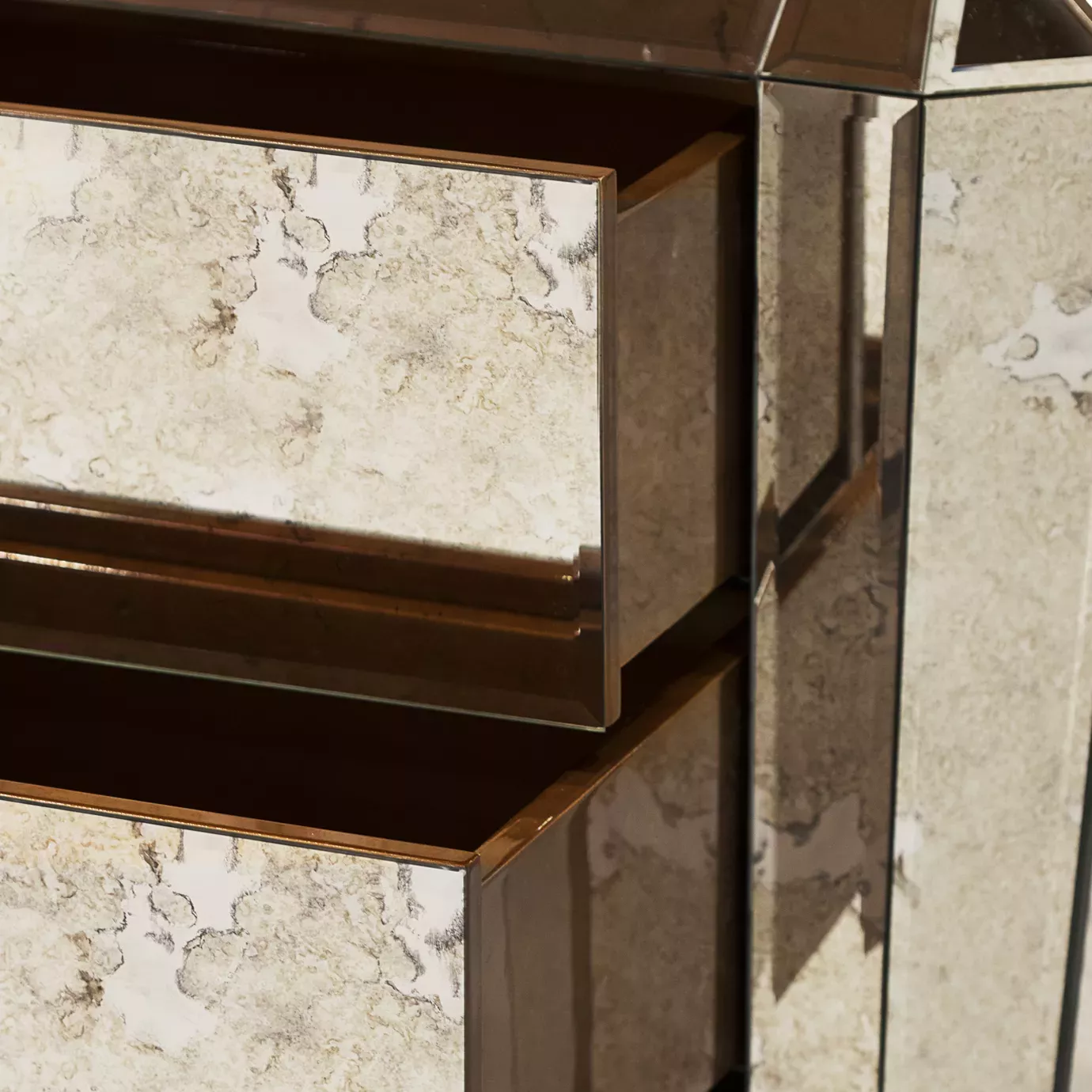 Tamaris 3 Drawers Nightstand