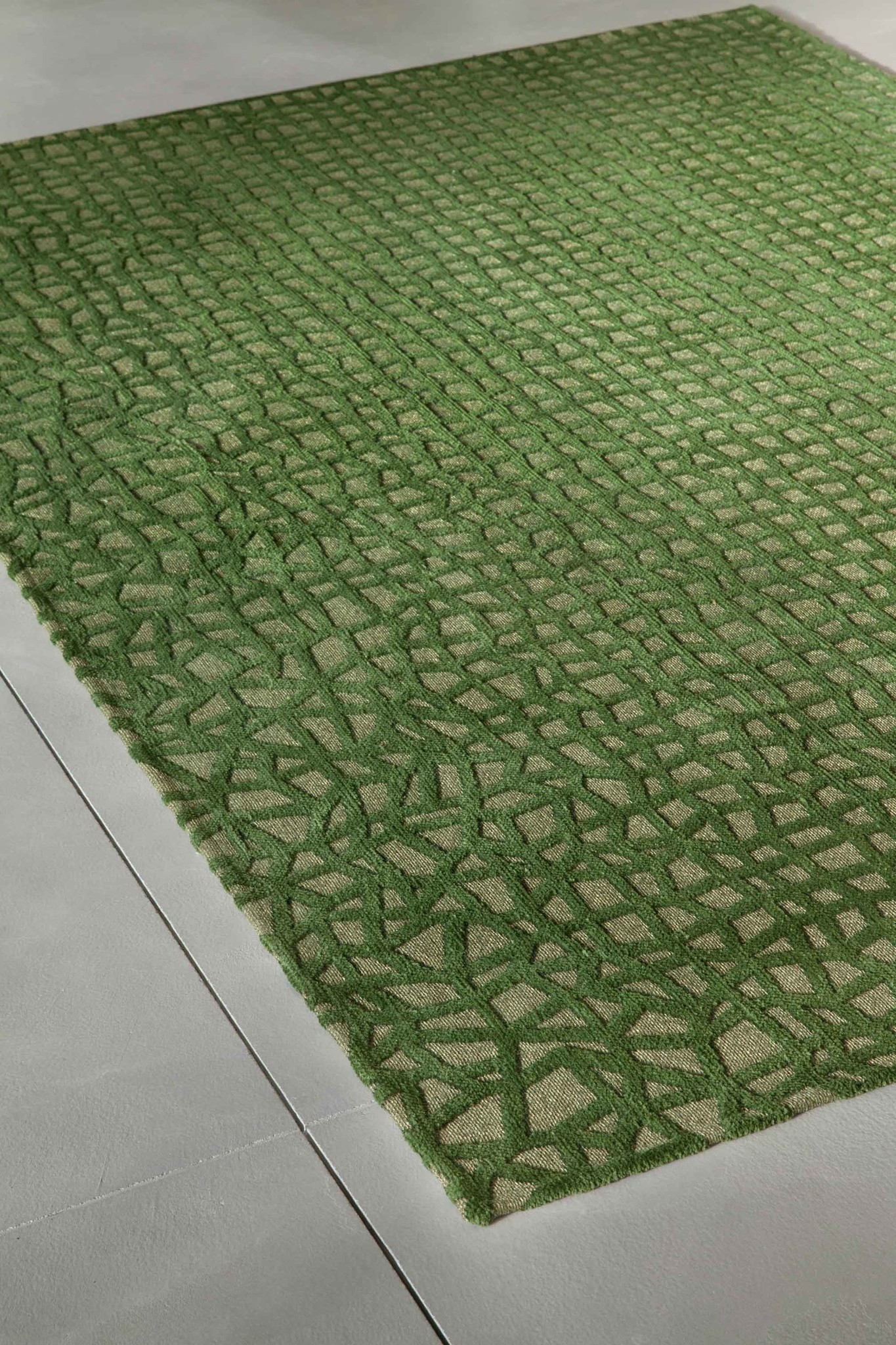 Green Checkered Flatwoven Rug ☞ Size: 2' 7" x 5' (80 x 150 cm)