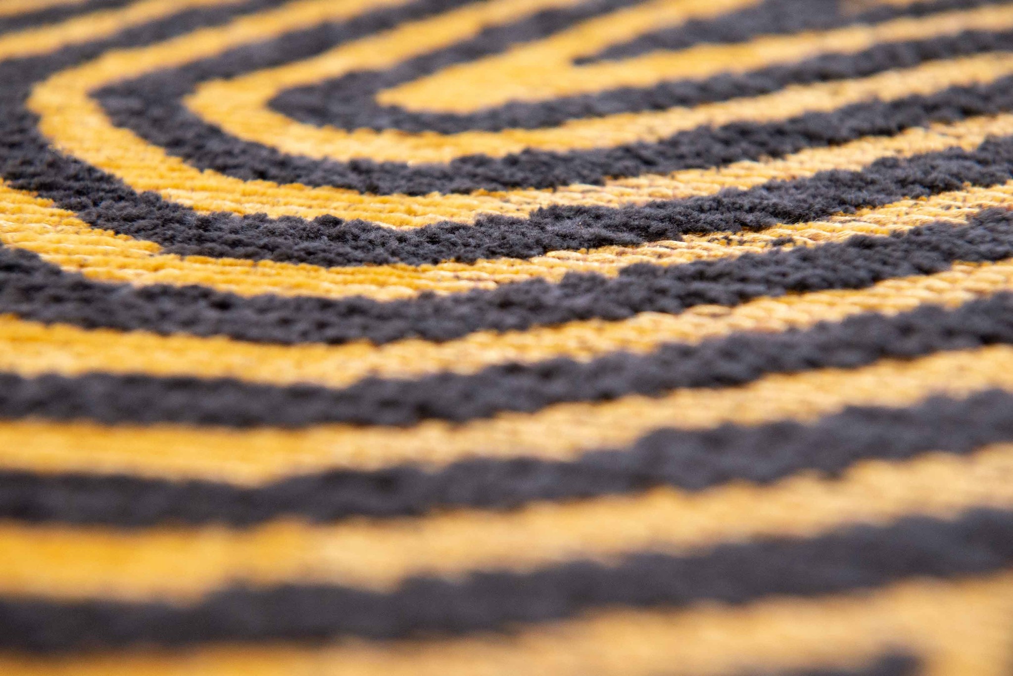 Black Gold Flatwoven Rug ☞ Size: 4' 7" x 6' 7" (140 x 200 cm)
