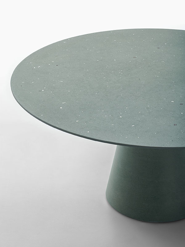 Rock Italian Indoor / Outdoor Table | Structure: Cement Natural X080 | Tabletop: Bleached Oak X075 | Dimensions: Ø 140 cm