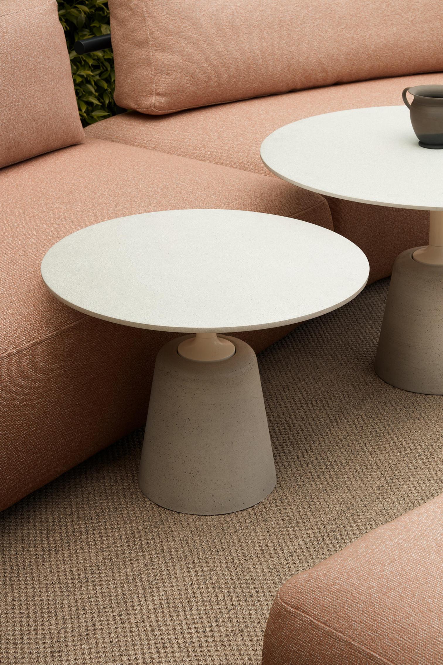 Rock Mini Italian Coffee Table | Structure: Cement Natural X080 | Tabletop: Matt Lacquered - White X042 | Dimensions: Ø 60 cm