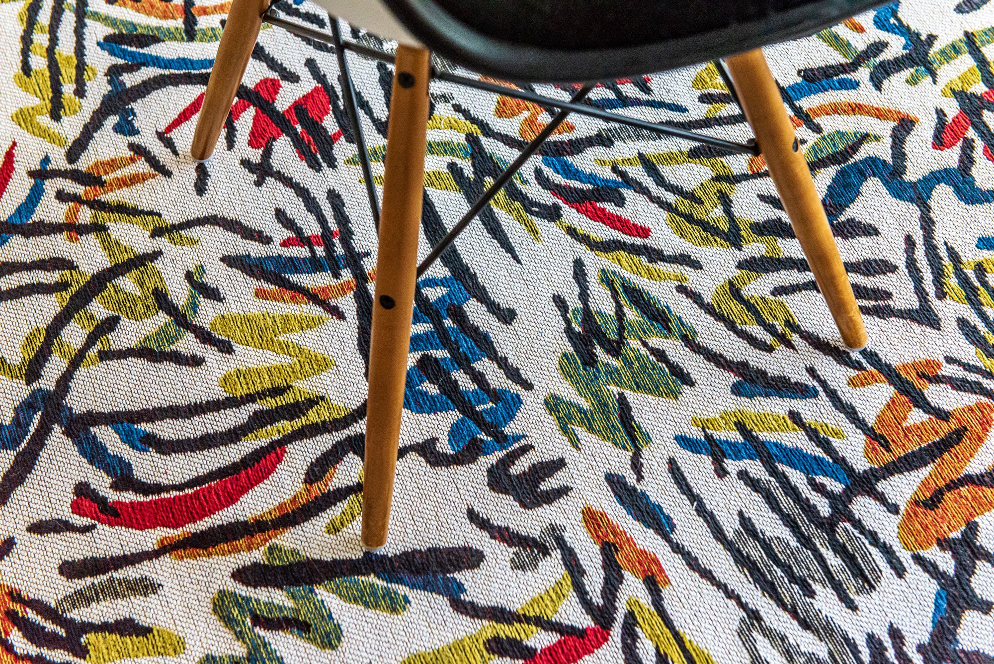 Street Graph Round Rug | Size: Round 8' (Ø 240 cm)