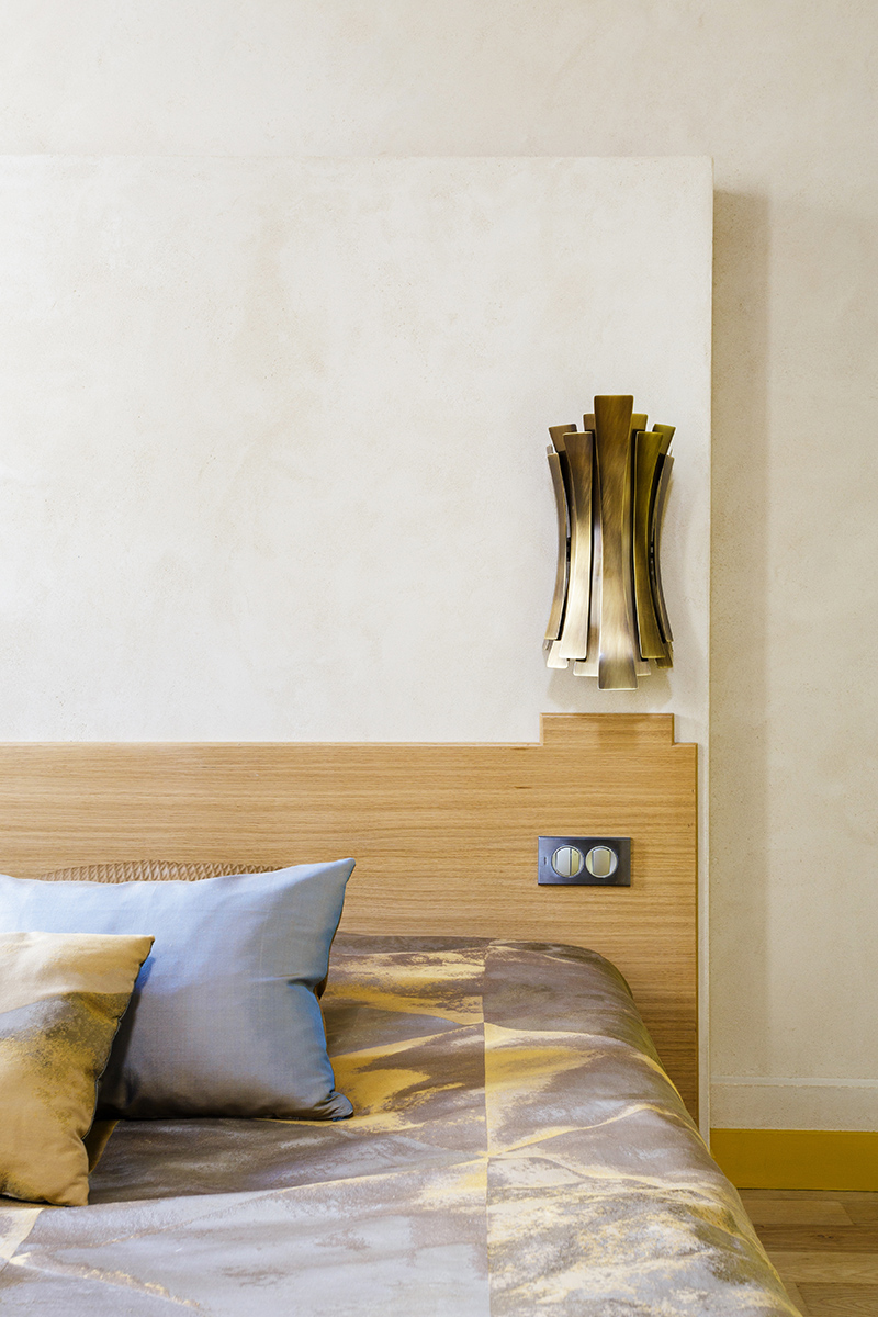 Elegant Wall Lamp
