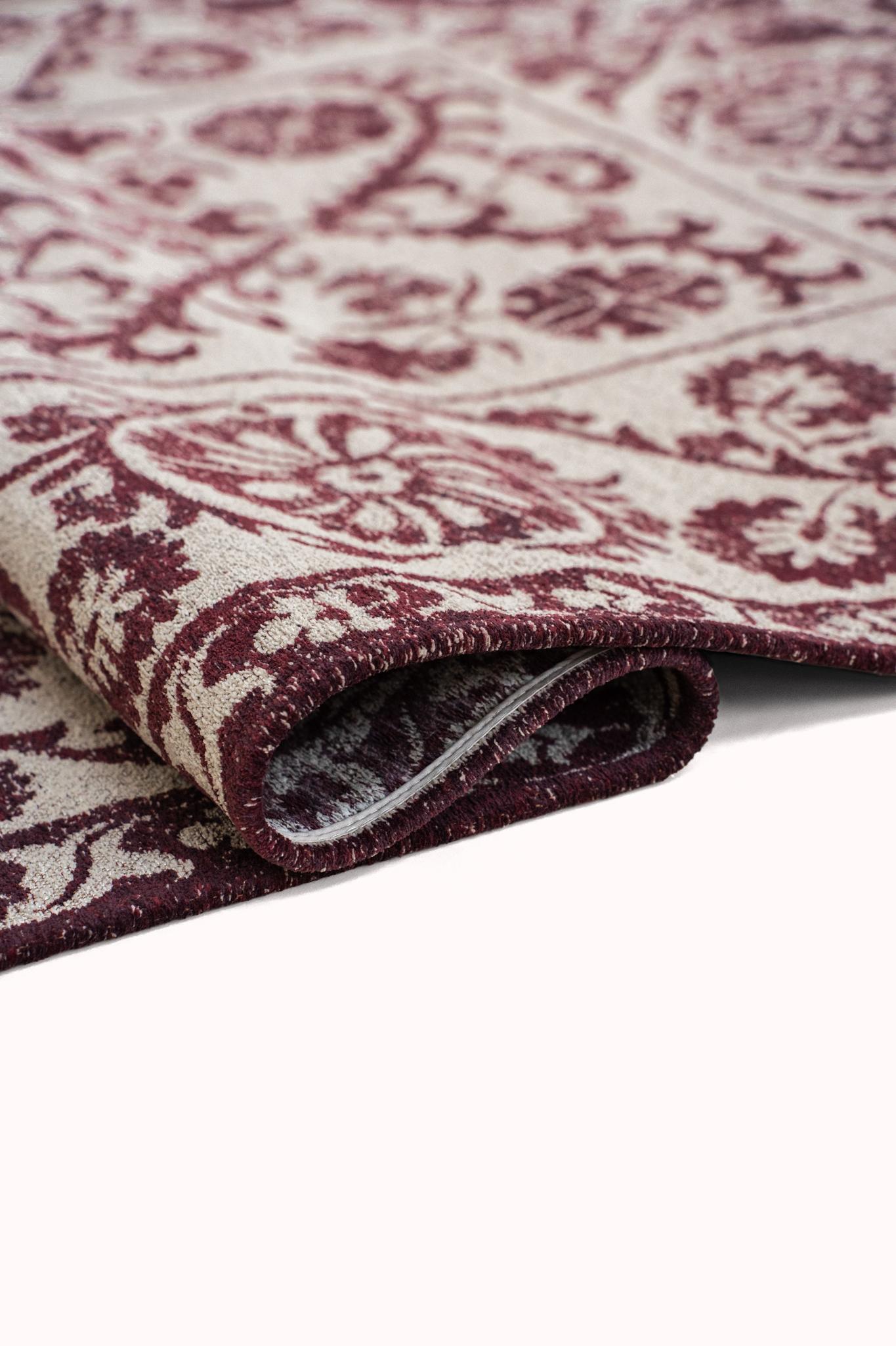 Zephyr Rug | Size: 7' 10