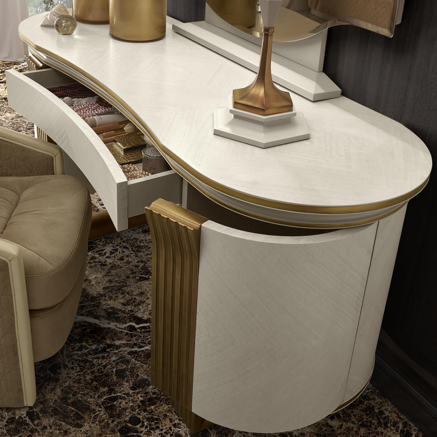 Oliver White / Gold Vanity Table