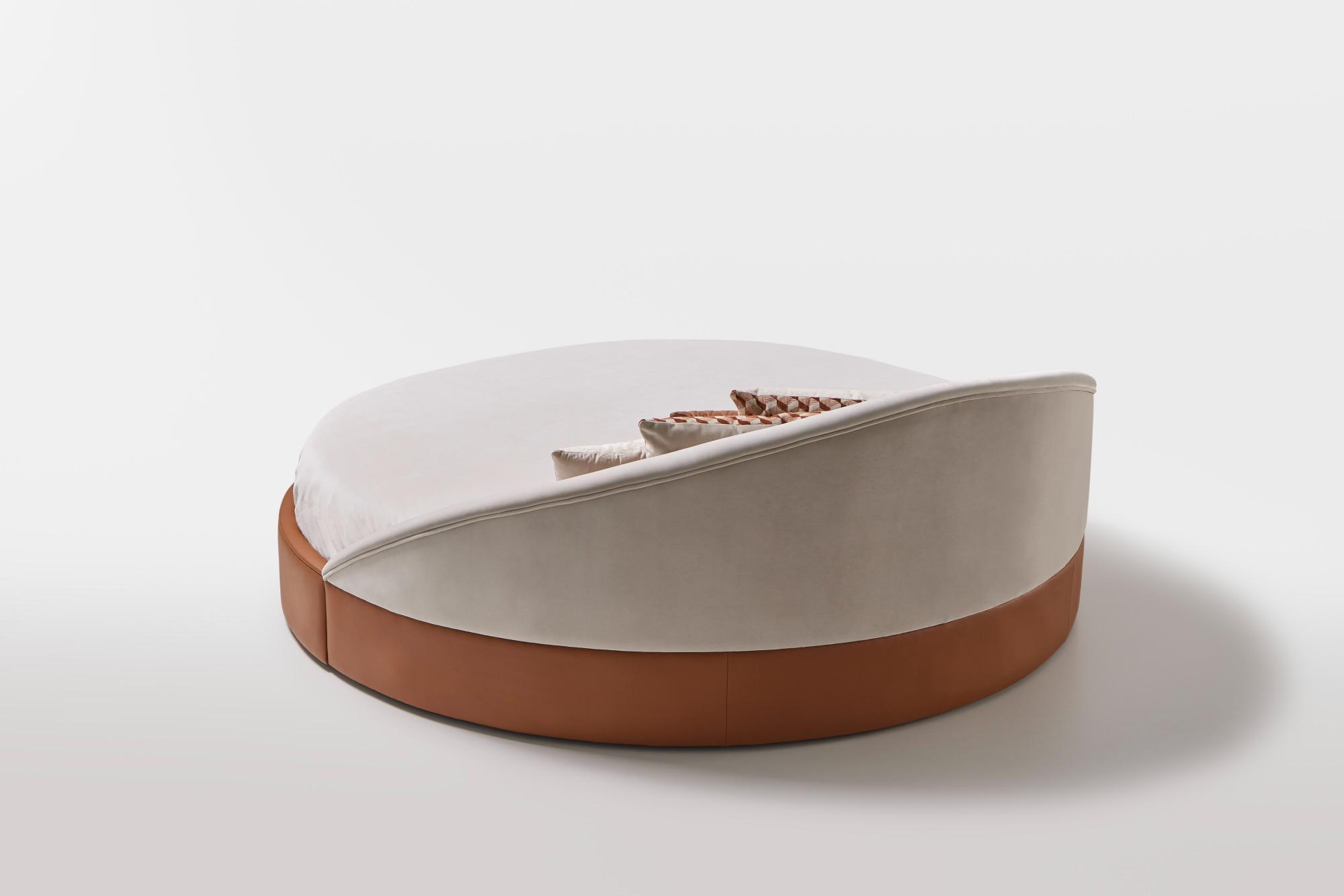 Arco Round Leather Bed