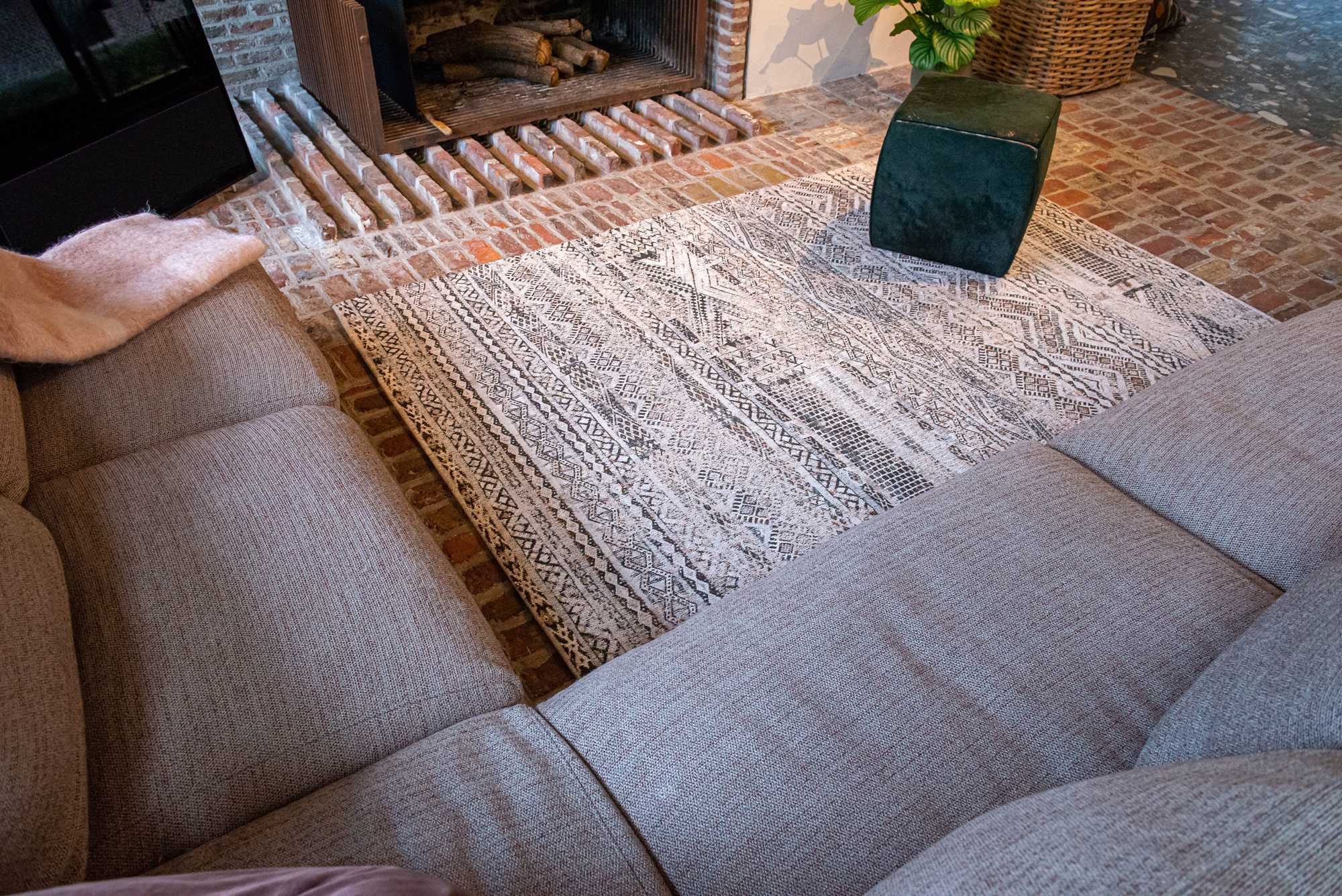 Antiquarian Flatwoven Grey & White Rug