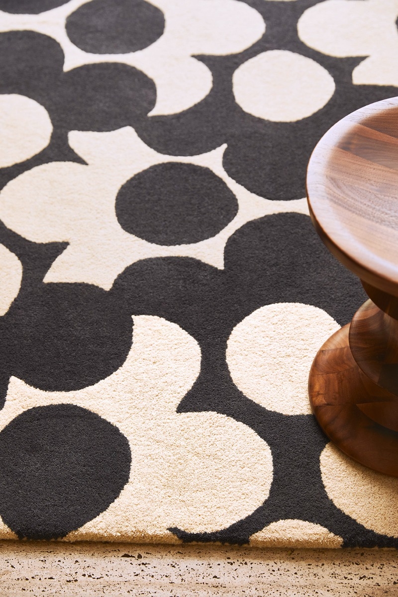 Flower Black & White Hand-Tufted Rug