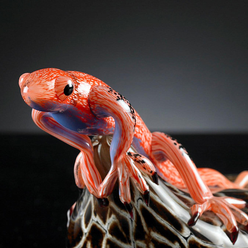 Lizard on Dark Stone Figurine