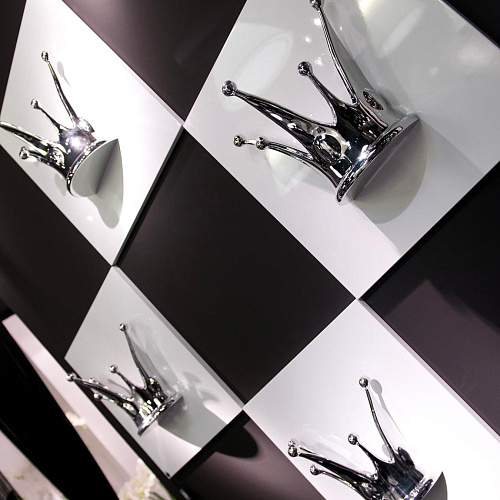 Crown Wall Accent