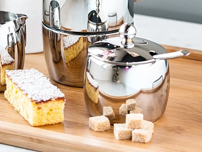 Sugar Bowls & Milk Jugs
