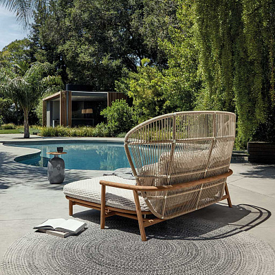 Outdoor Chaises & Daybeds