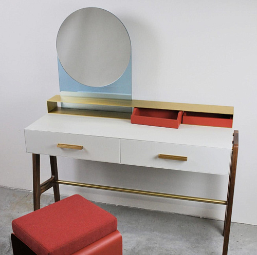Refined Vanity Table with Mirror